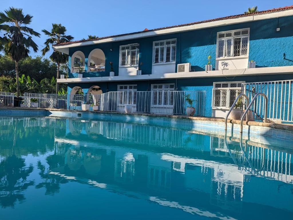Gallivanters Hostel Dar es Salaam Bagian luar foto
