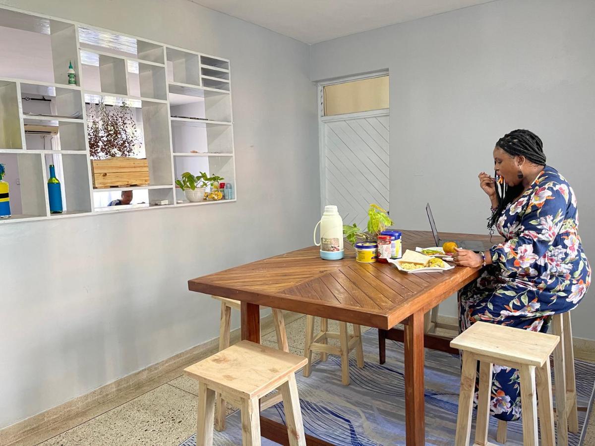 Gallivanters Hostel Dar es Salaam Bagian luar foto